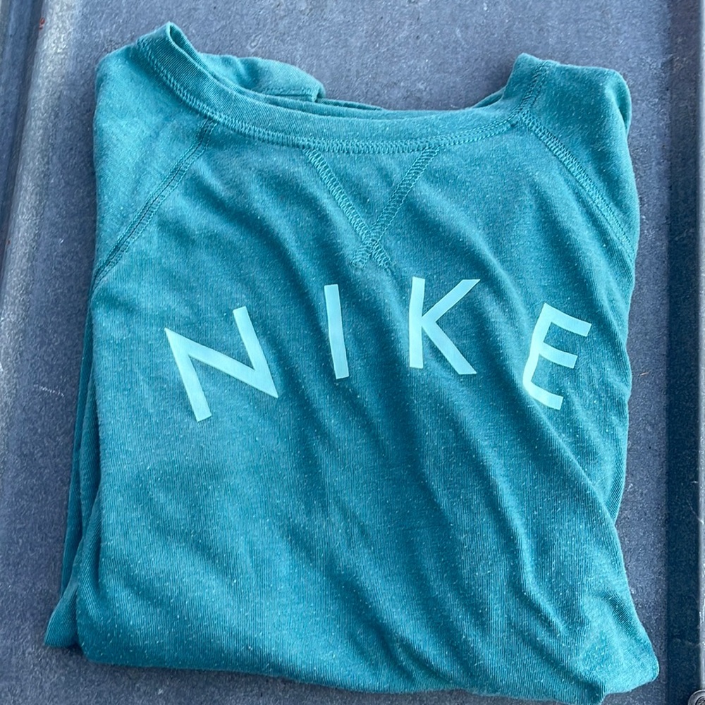 Size medium girls. Blue Nike top.
